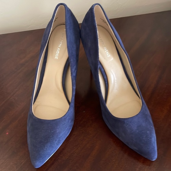Saks fifth Avenue suede blue pumps Size 6 - Picture 2 of 5